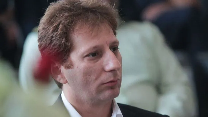 Este miliardar iranian, dar a fost condamnat la moarte. Ce acuzaţii i se aduc