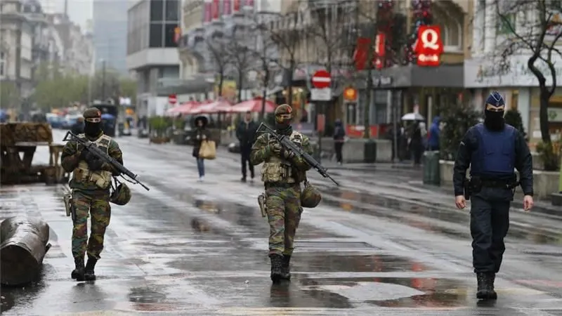 Patru islamişti suspectaţi că plănuiau atentate teroriste în Franţa, arestaţi