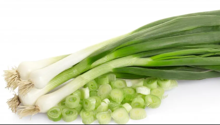 Ce se întâmplă în corpul tău dacă mănânci zilnic ceapă verde. Efectele, peste așteptări