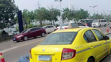 Accident mortal. Un taxi a intrat în coliziune cu un tir