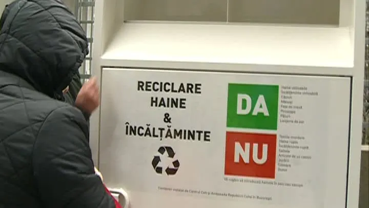 Container pentru haine, amplasat în centrul Capitalei
