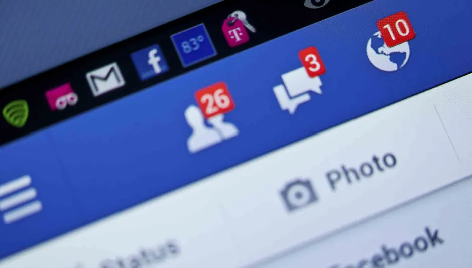 Şi-a lăsat maşina la un service, apoi s-a dus la lucru. Când a intrat pe Facebook, a avut un şoc