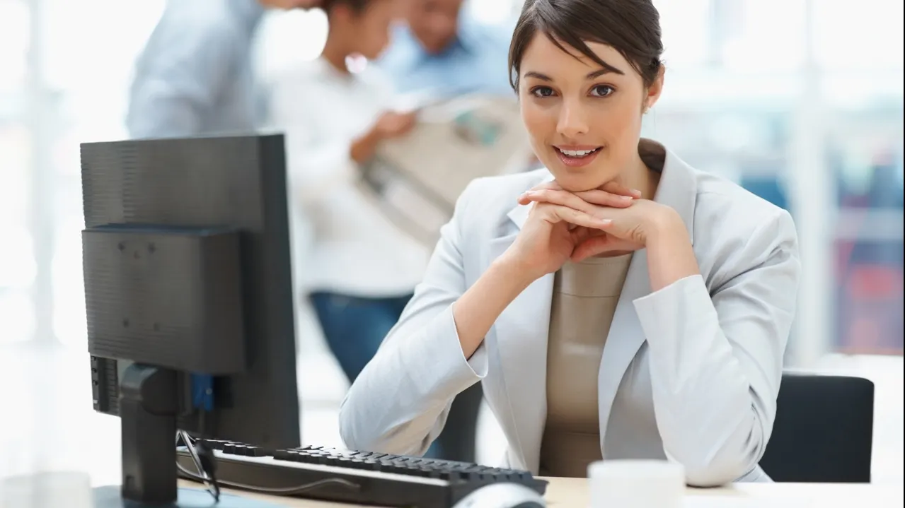 Decizie revoluționară a directorului unei companii. Ce vor face angajatele în fiecare lună