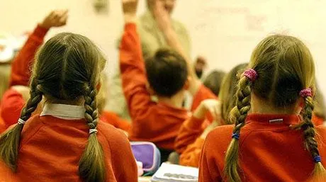 La doar 6 ani, aceste fete au fost la un pas să bage în spital o colegă. Ce i-au pus în mâncare