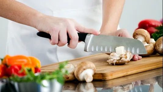 Nutriționiștii avertizează. Acestea sunt singurele vase în care poți găti sănătos