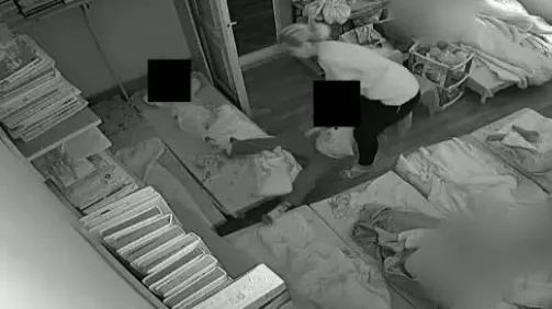 Directoarea de grădiniţă filmată când bătea copii, cercetată sub control judiciar