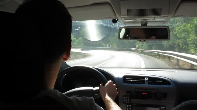 Şi-a lăsat fiul de 16 ani să îi conducă maşina. Este şocant ce a urmat după aceea