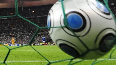 Confruntări violente între suporteri în timpul unui meci de fotbal: 2 morți și 54 de răniți!