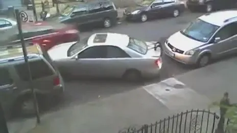 Cea mai proastă parcare laterală. Finalul e dezastru 