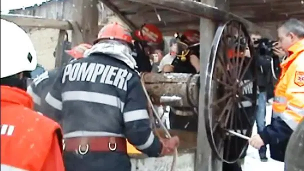 A sunat la 112 şi a spus că în fântâna sa s-ar afla cadavrul unei persoane. Este şocant ce a urmat