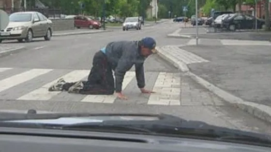 Ce făceau doi cerşetori din Aiud dacă trecătorii nu le ofereau bani