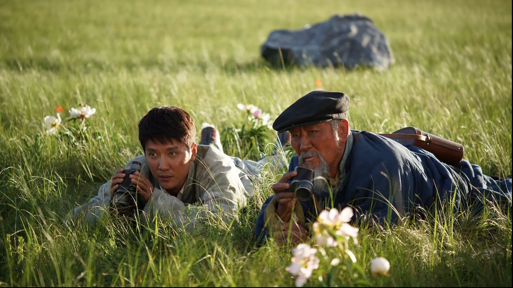 Regizorul filmelor ,,Șapte ani în Tibet'' și ,,Numele Trandafirului'' lansează ,,Ultimul lup''