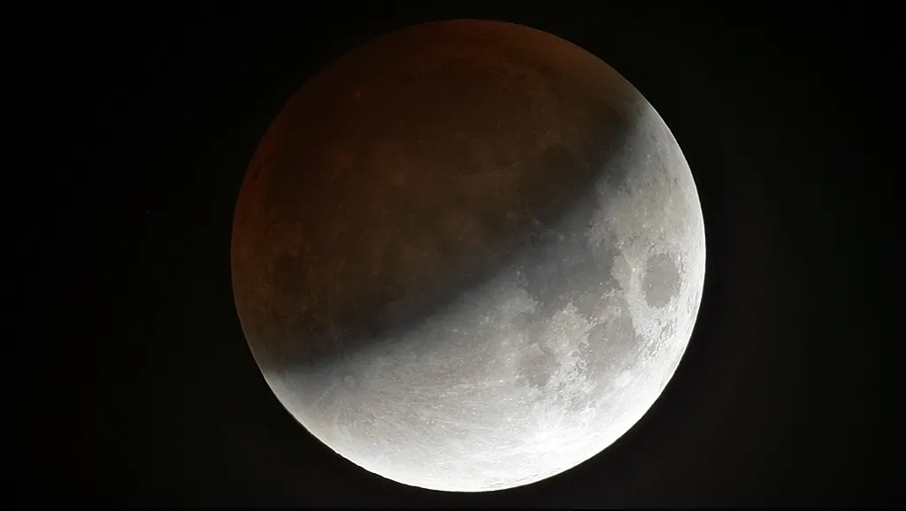 Eclipsă de Lună în 23 martie. Ce alt eveniment astronomic spectaculos are loc în paralel