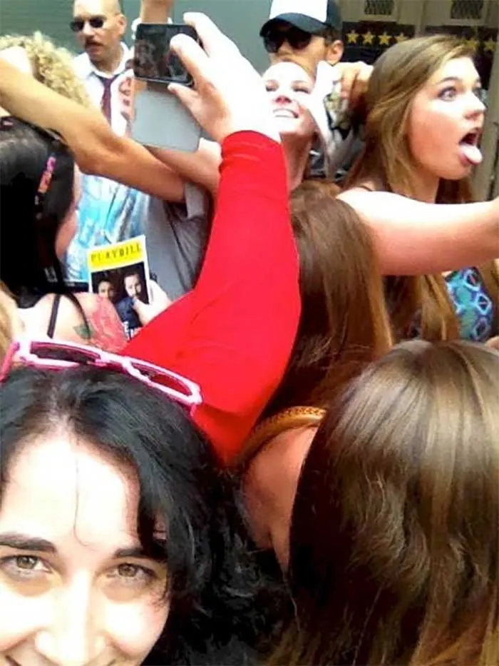 Cele mai HIDOASE selfie-uri văzute vreodată. S-au făcut de râs pe Internet. Penibili!
