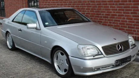 Un bogătaş căuta chilipiruri.A găsit la vânzare un Mercedes AMG din 1999. ŞOC când s-a uitat în bord