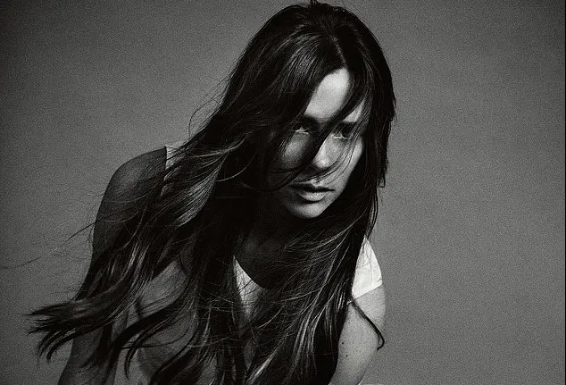 Victoria Beckham și-a ”pierdut” un picior în China. Imaginea care a viralizat Internetul