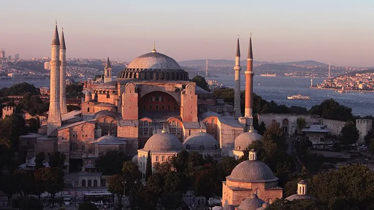 Patriarhia, acuzată că va construi un hotel la Istanbul. Ce spun oficialii BOR