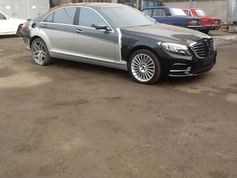 Şi-a MUTILAT Mercedesul. Nu avea bani de noul model, aşa că l-a tăiat pe actualul. Ce a ieşit