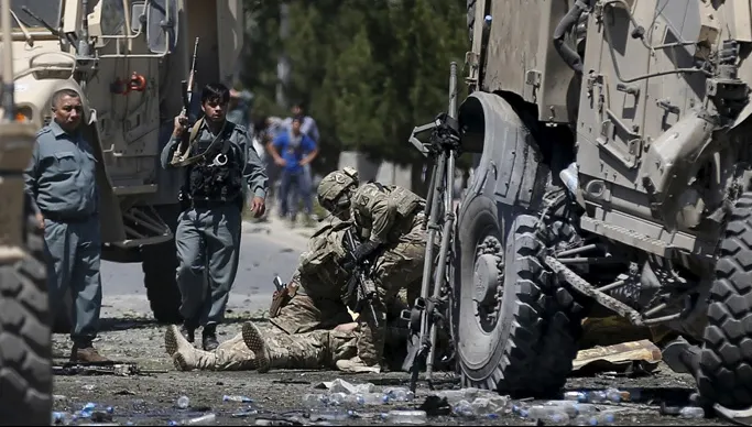 Mai multe explozii în Kabul, imediat după plecarea lui John Kerry