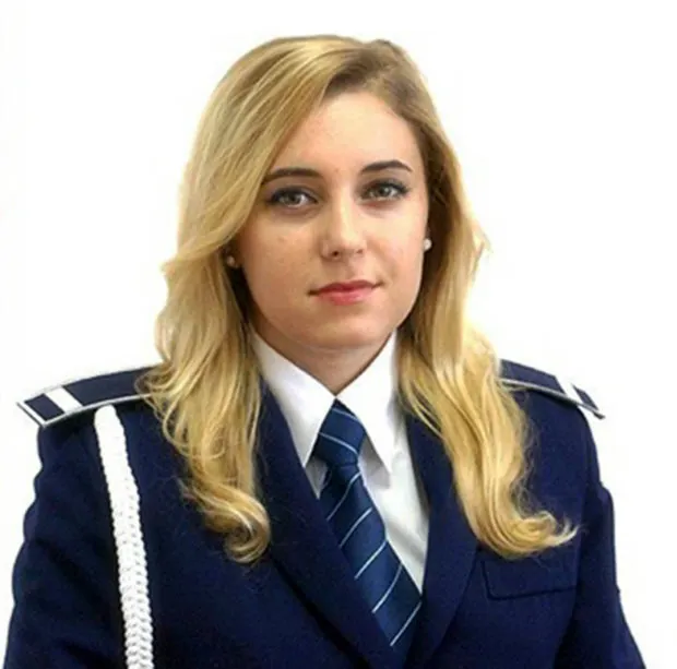 Purtătorul de cuvânt al IPJ Cluj, ipostaze sexi în tabloide. Ce scrie presa britanică despre tânără
