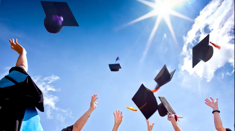Cele mai nefolositoare facultăți. Te angajezi greu după absolvire și ai salariu mic