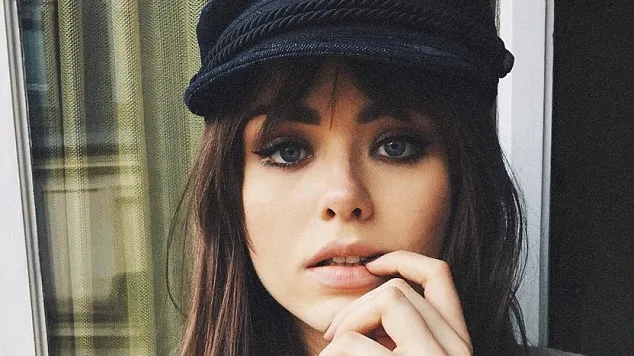 Are 22 de ani şi este prima bloggeriţă care a câştigat milioane de dolari