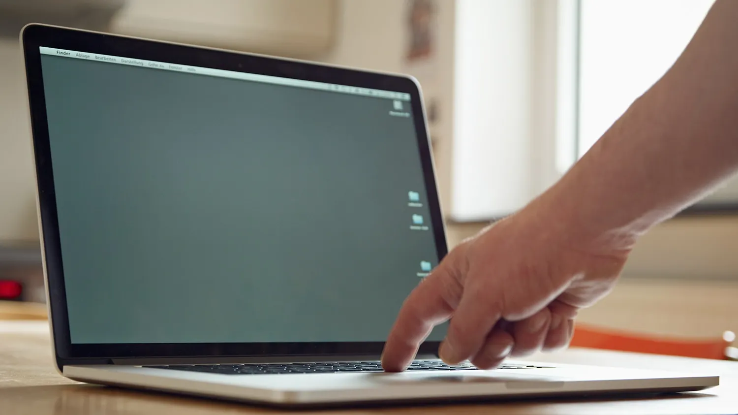 Lăsaţi laptopul în stand by? Motivul pentru care trebuie să îi daţi restart acum