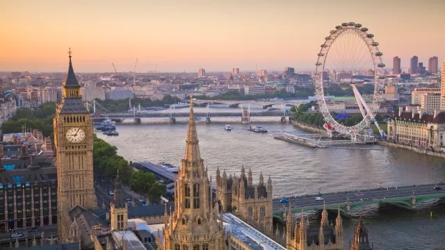 Panică la Londra: explozie controlată după descoperirea unui vehicul suspect, lângă studiouri TV