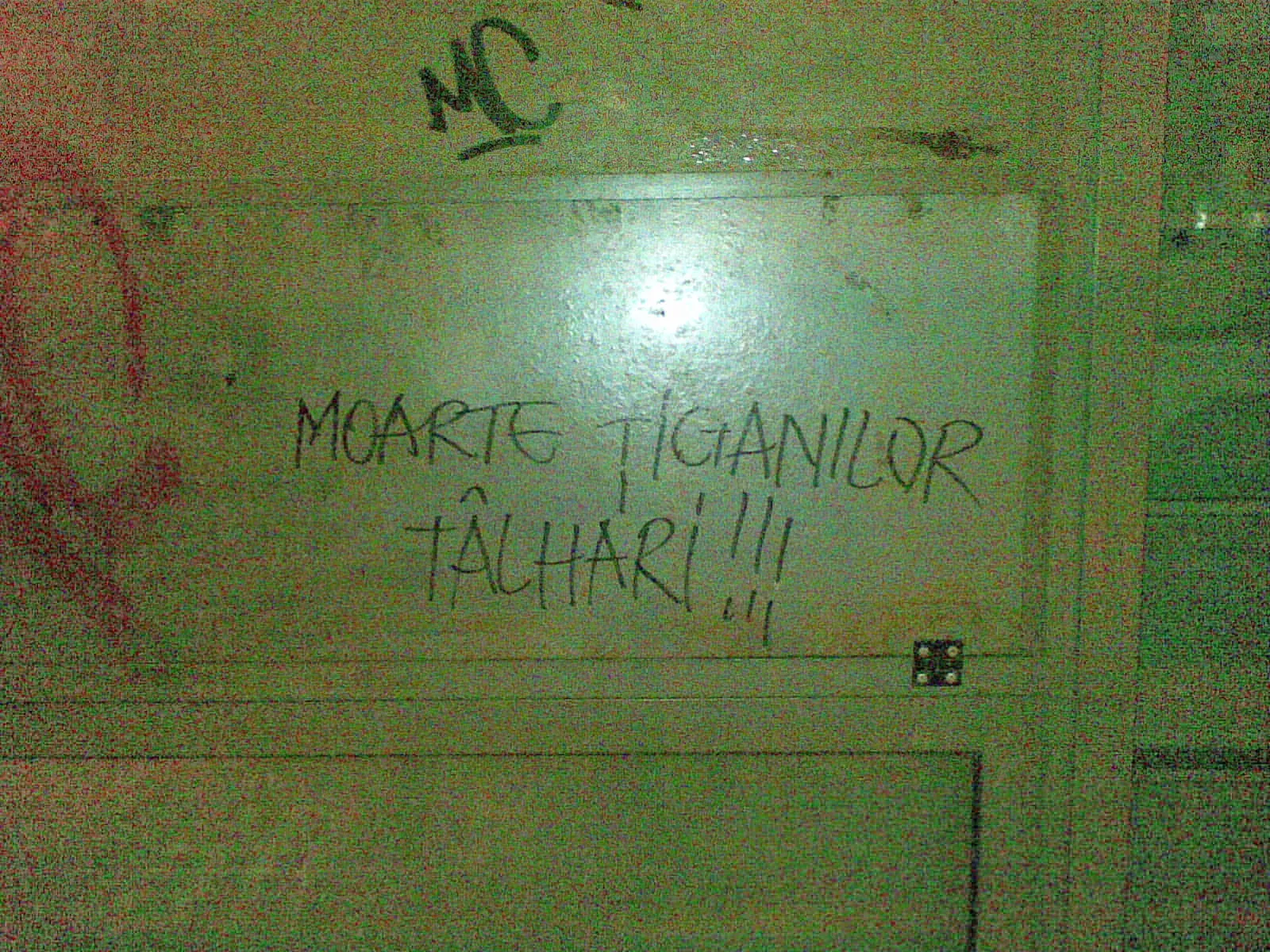 Ambasada Marii Britanii în România, reacţie dură faţă de vandalizarea cortului de Ziua Romilor