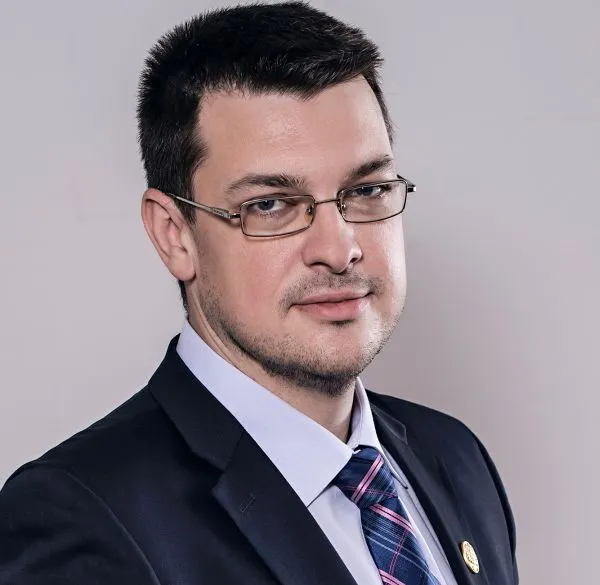 Disensiuni în PNL din cauza lui Munteanu. Candidatul de la sectorul 5 îşi separă campania