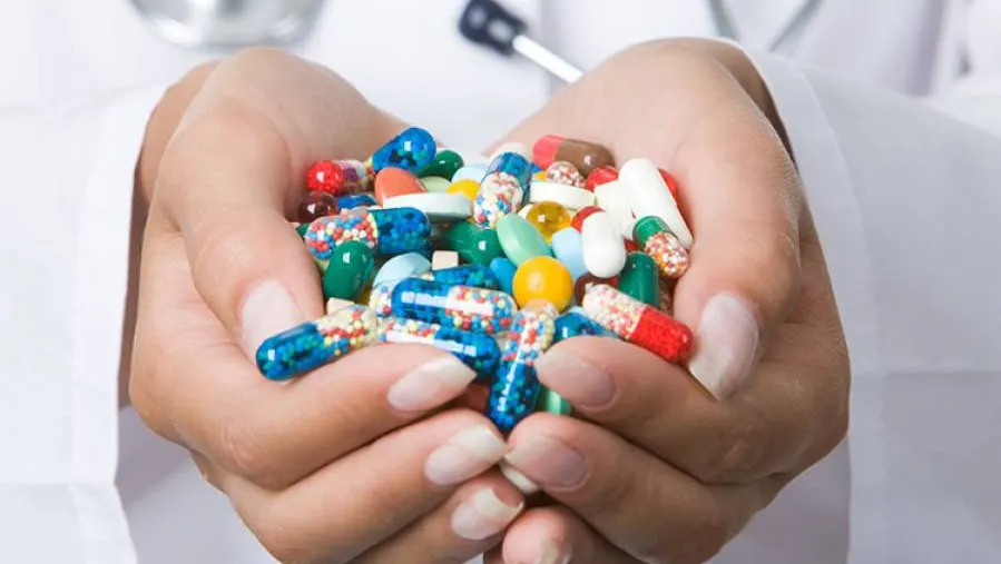Cum se toacă banii din programele de sănătate: medicamente pentru morţi şi achiziţii ilegale