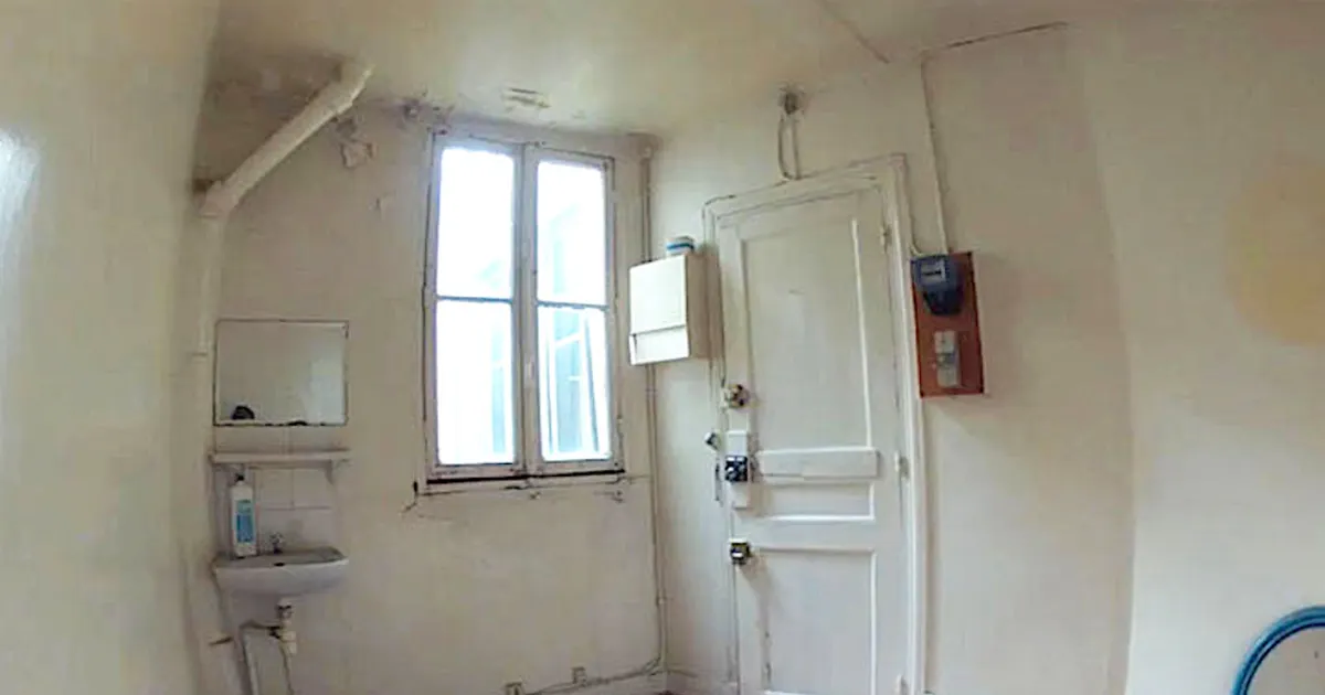 A cumpărat un apartament mic și foarte murdar. Apoi, l-a transformat în ceva excepțional