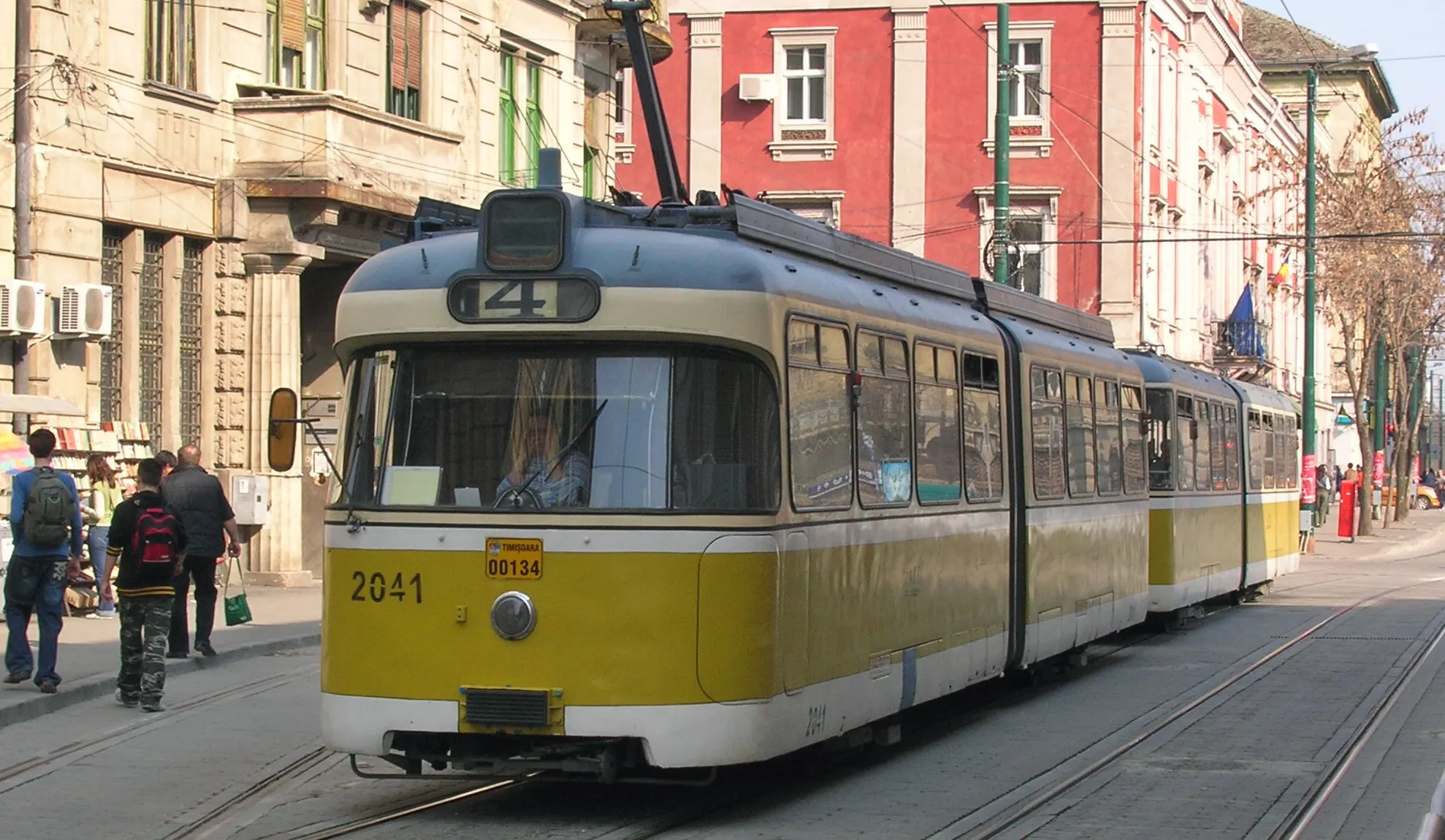 A fost prins circulând fără bilet şi dat jos din tramvai. Când a coborât, ceva şocant s-a petrecut