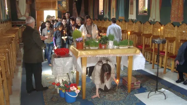 VINEREA MARE. Trecerea pe sub masă. Ce semnifică acest obicei străvechi