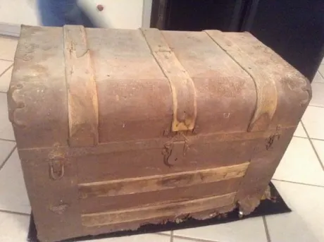 După moartea bunicului, au găsit în pivniţă un cufăr misterios. Ce conţinea cufărul e de NEIMAGINAT