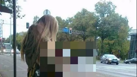 Cum a urcat această tânără în autobuz. E de domeniul fantasticului. Trecătorii au rămas șocați