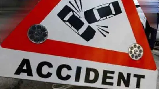 Trei răniţi şi patru maşini avariate într-un accident pe drumul dintre Piteşti şi Braşov