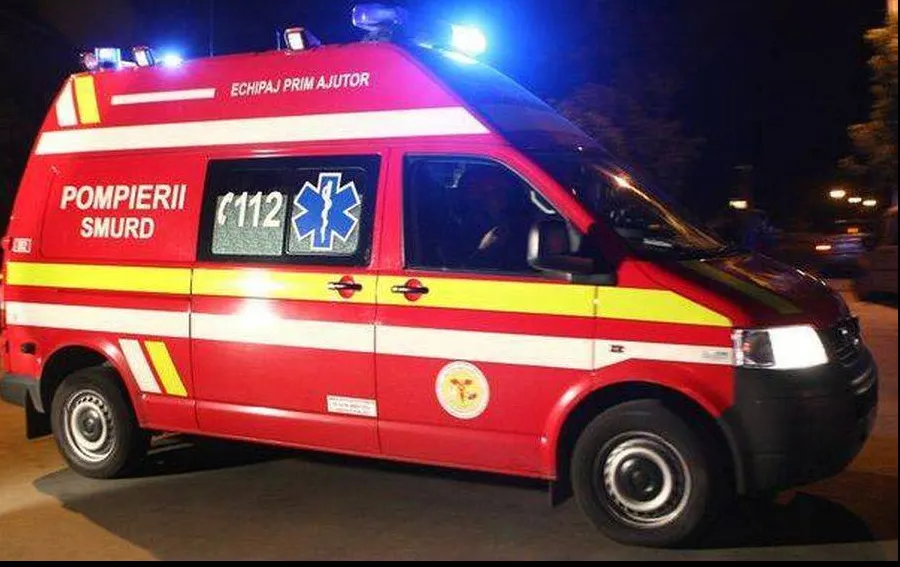 Tragedie pe șosea! Microbuz cu 10 persoane la bord, răsturnat: mai multe victime