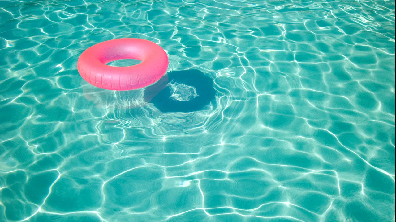 Anunț îngrijorător al medicilor. Cum poți face cancer de la apa din piscină