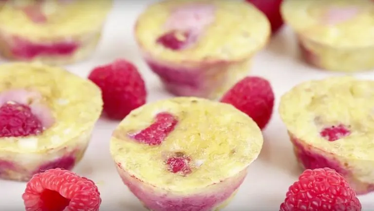 Brioşe din 3 ingrediente, fără zahăr şi fără făină