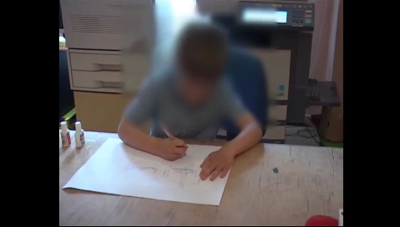 Un copil de grădiniță din Bacău a fost bătut și terorizat de educatoare.