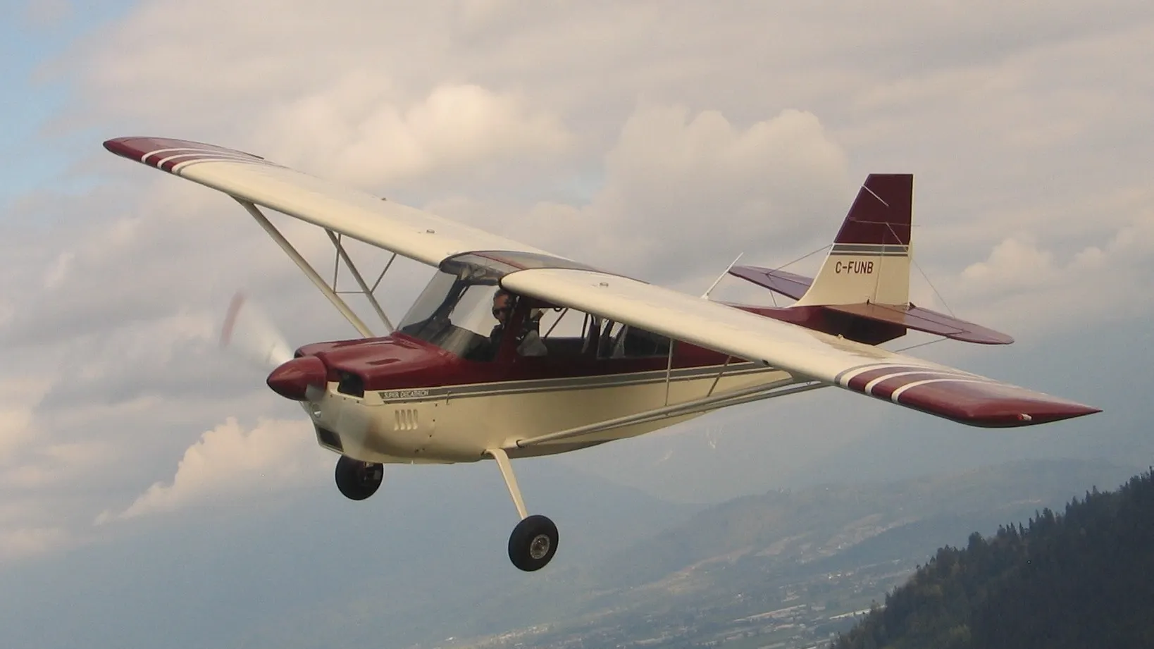 Un avion s-a prăbușit în Statele Unite, doi pasageri au scăpat cu viață