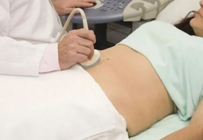 Medicii o suspectau de cancer. Și-a făcut un ecograf! Când s-a uitat în ecran a rămas fără cuvinte