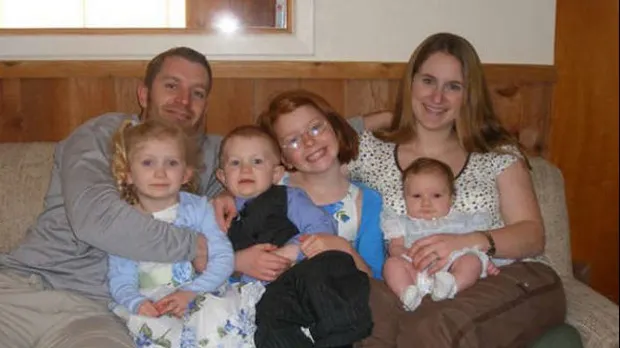 Și-au făcut o fotografie de familie. Poliția s-a sesizat după ce a descoperit un secret teribil