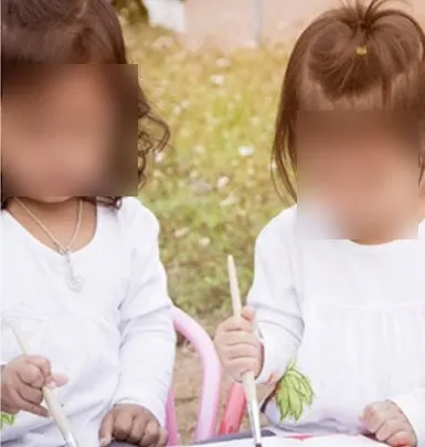Cum arată surorile gemene născute din taţi diferiţi. Testele ADN au confirmat-o