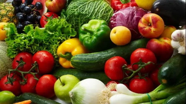 Topul celor mai periculoase fructe şi legume! Vei mai mânca? 
