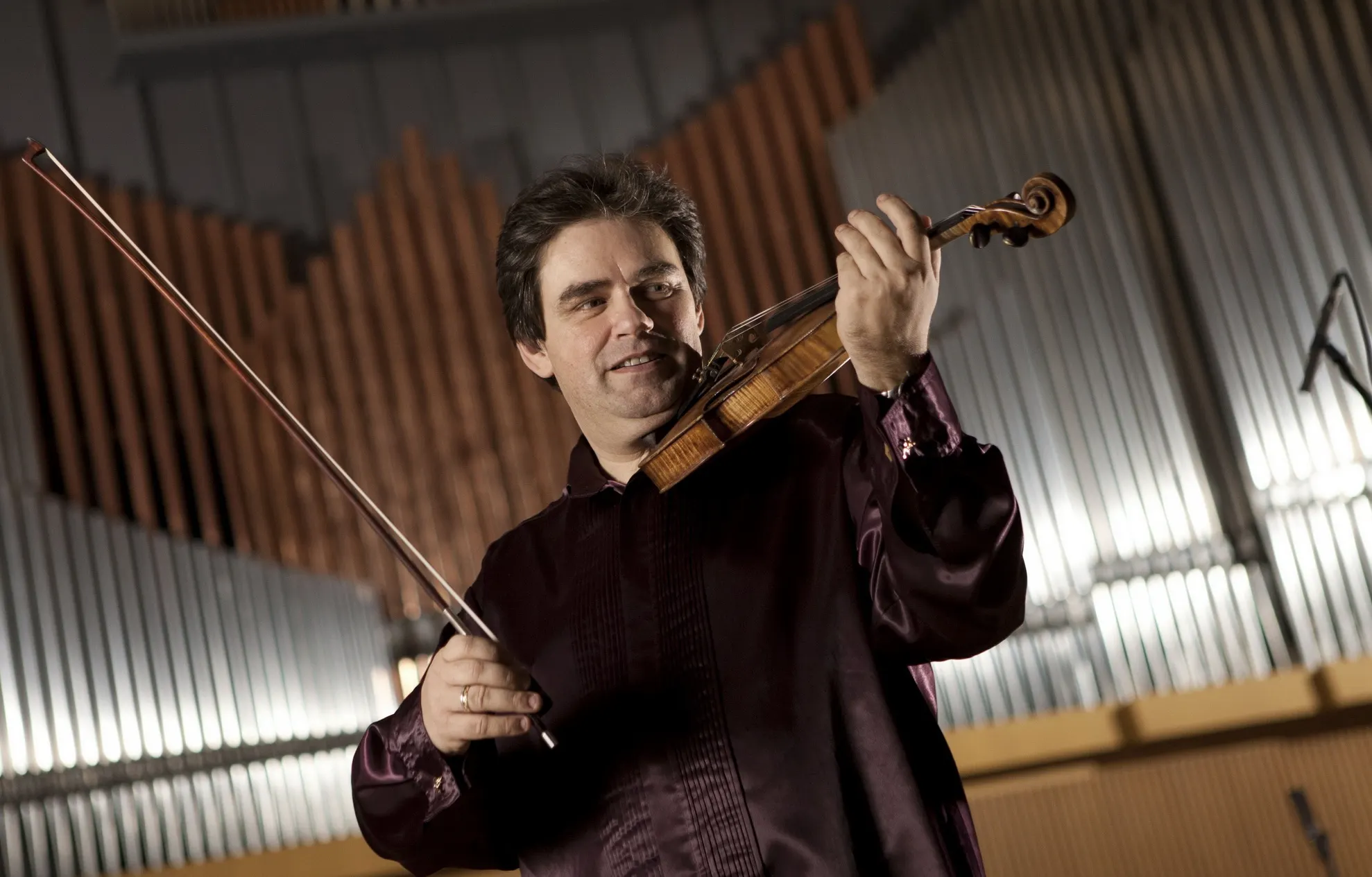 Concert Regal în onoarea zilei de 10 mai. Gabriel Croitoru va cânta Ceaikovski pe vioara lui Enescu