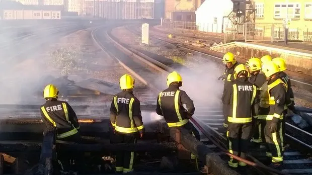Incendiu pe o linie de cale ferată din Londra. Trafic feroviar, perturbat