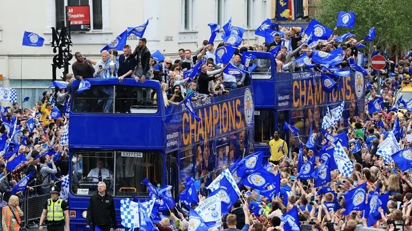 Nebunie pe străzile din Leicester, după victoria echipei