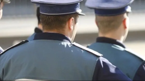 VIDEO: Au încercat să spargă o casă de amanet, dar au dat foc unei clădiri